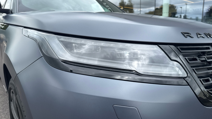 Land Rover Range Rover Velar 3.0 D300 MHEV Belgravia Edition 5dr Auto Diesel Estate - Image 17
